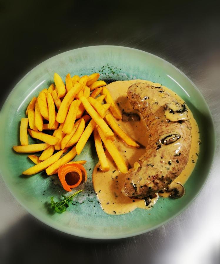 Pension Restaurant Luna トライス・カーデン エクステリア 写真